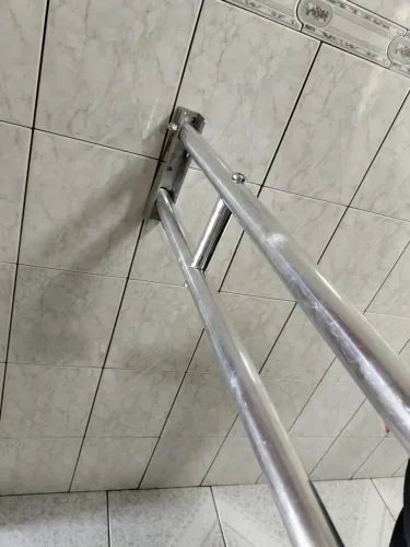 Barras de proteção para banheiro. Usados