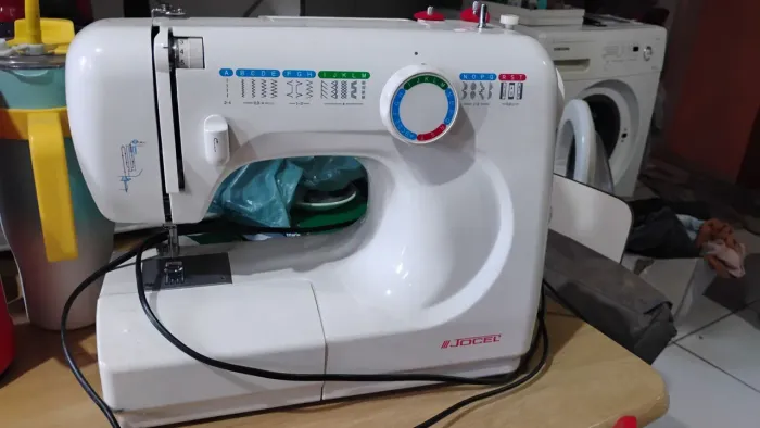 Máquina de costura jocel