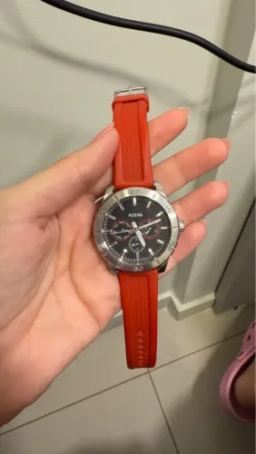 Relógio Fossil com Pulseira Vermelha
