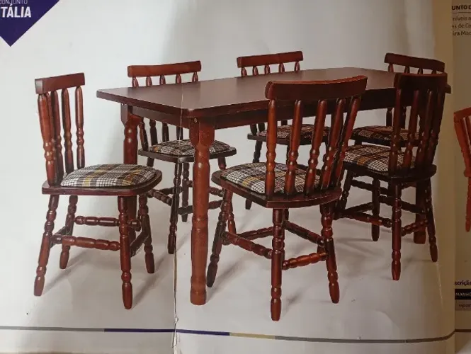 Mesa com seis cadeiras