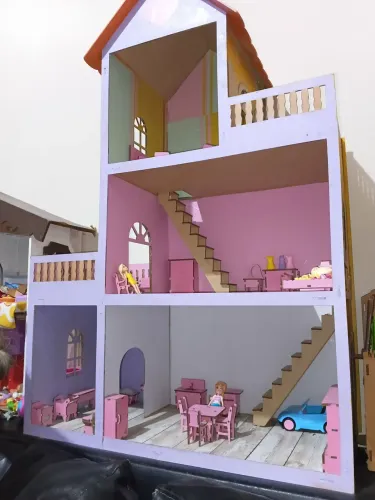 Vendo casinha de boneca.