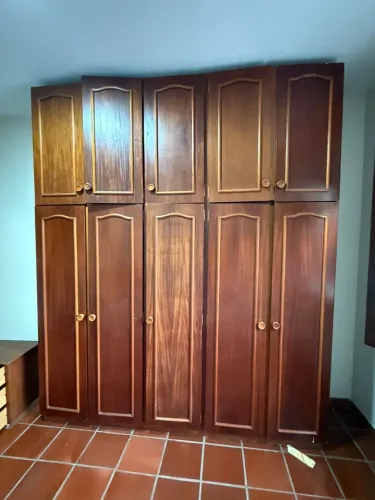 OPORTUNIDADE: GUARDA-ROUPA MADEIRA