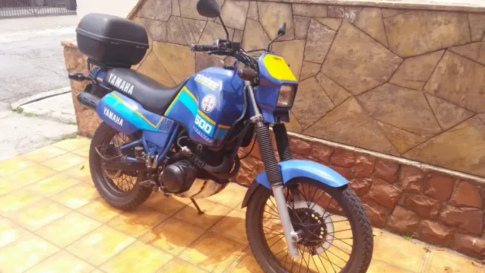 Vende-se moto Yamaha 600 ano 1988 azul/amarelo