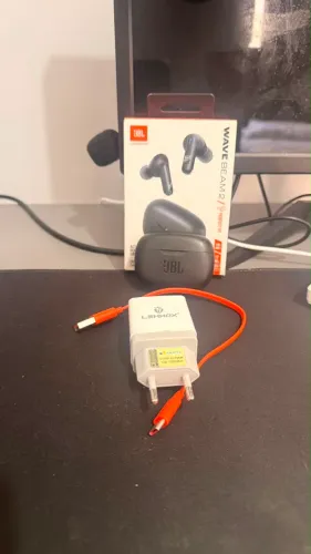  Oportunidade fone jbl com caixa e carregador ,zerado sem marcas de uso 