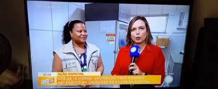 Tv smart Samsung 49 polegadas só com uma linha canto não interfere ND toda boa