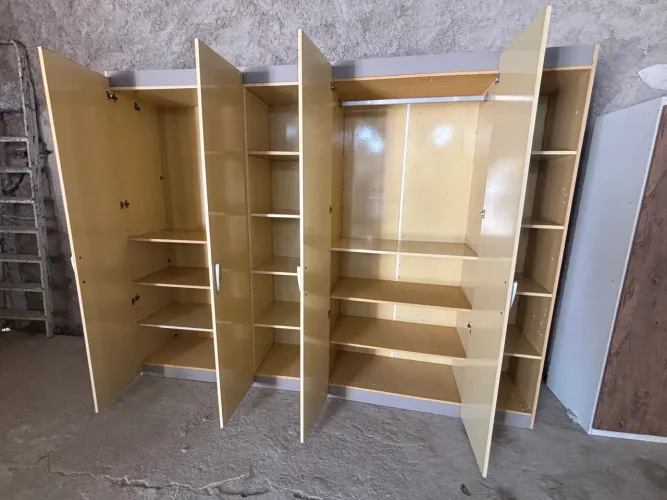 Guarda roupa 400,00 cada