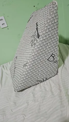 Almofada de encosto triangular 
