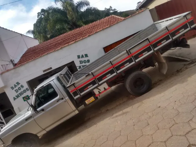 Vende-se caminhão F4000