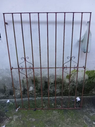 Vende se uma grade de janela, 145 por 1 ,