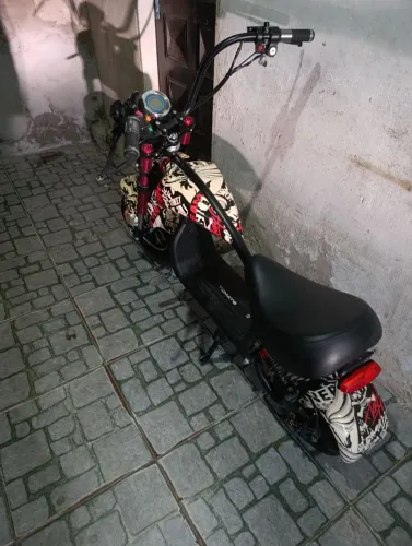 Moto elétrica marca tomate