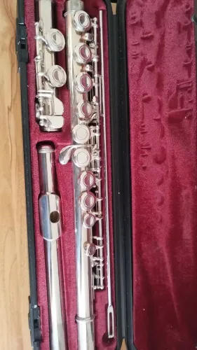 Flauta transversal Yamaha 211S muito nova e revisada