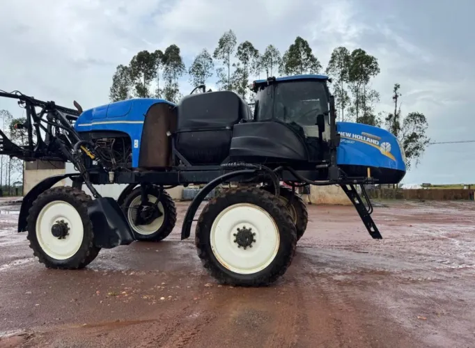 PULVERIZADOR CLASSE II SP 2500 NH MARCA NEW HOLLAND