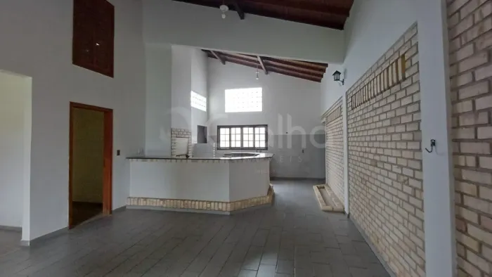 Casa residencial de 4 quartos (2 suítes) com 182m² no Bairro Daniela, em Florianópolis.