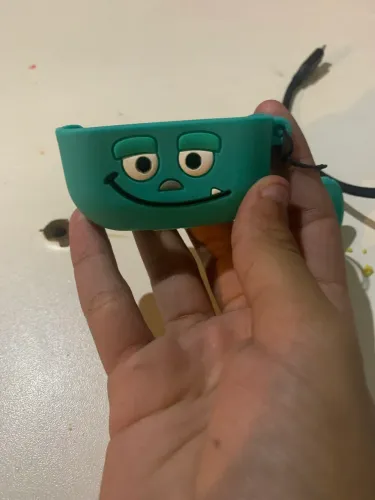 P Proteção Com Estilo: Case Monstros S.A. Para Seus AirPods! Super fofos 