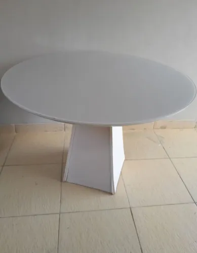 Mesa com tampo de vidro