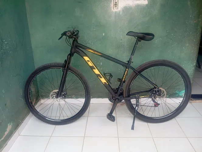 vendo bicicleta aro 29 GTI em boas condições tenho a nota fiscal dela