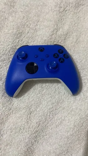 Controle de Xbox series S por 300 sem as borrachinha no analógico porém seminovo.