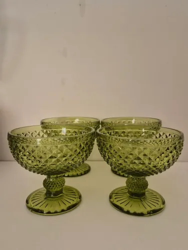 4 taças de coquetel