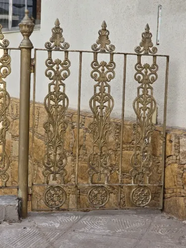 Portão de Jardim Antigo em Ferro Maciço - Ornamentado