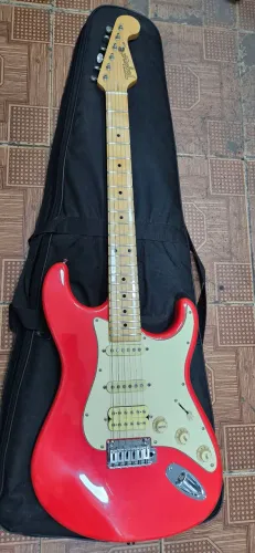 Guitarra stratocaster tagima t635 com Sérgio rosar