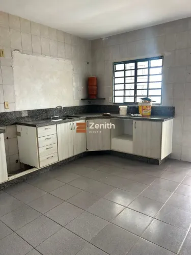 Casa com 4 quartos no Bairro Primavera