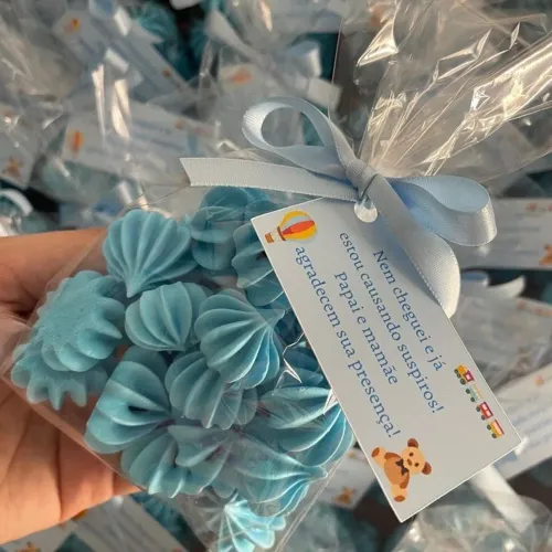 Sacolinha de mini suspiros com tags para festas