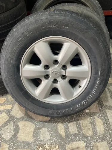 RODAS 17 DE HILUX COM PNEUS USADOS VL2700.00 TR * ZAP