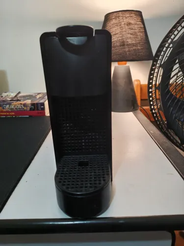 Cafeteira Nespresso Mini Esenza