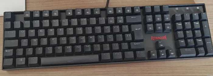 Teclado mecânico Redragon RGB