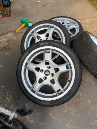 Rodas 17 pneus novos