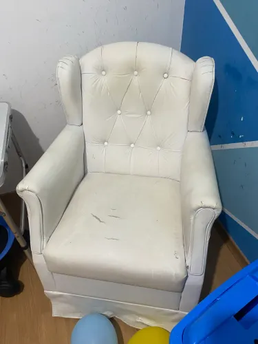 VENDO POLTRONA DE AMAMENTAÇÃO