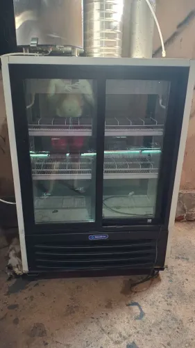 REFRIGERADOR VERTICAL PEQUENO - 4 PORTAS - METALFRIO