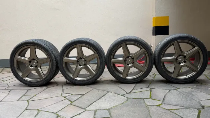 Rodas Mercedes-AMG originais aro 19? + pneus Yokohama
