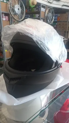 Capacete esportivo. Tamanho, 61/62.