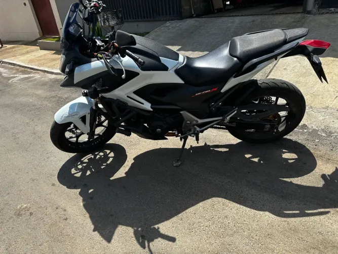Troco nc 750 x2015 por carro ,com volta minha,no pix faço ela 31 mil pra vender logo
