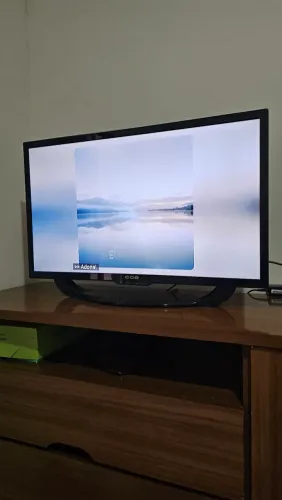 Vendo TV LCD CCE 32" Em perfeitas condições (não é smart).