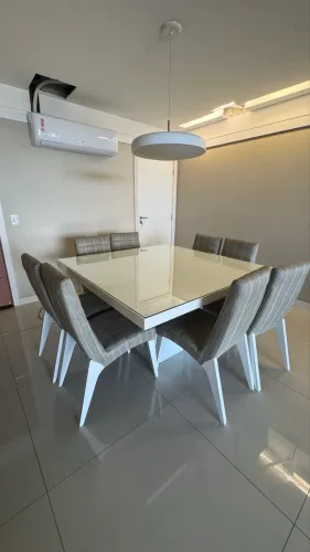 Mesa Em Laca Branca com Vidro com 8 Cadeiras