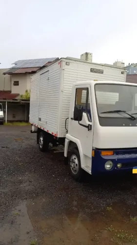 CAMINHAO BAU AGRALE 2004