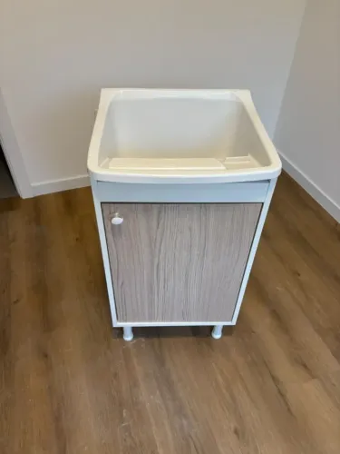 Gabinete e tanque de lavar roupas 22L