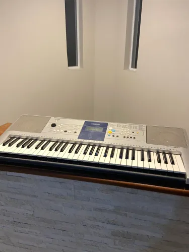 teclado yamaha psr-e323
