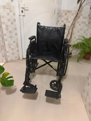 Cadeira de Rodas Semi Nova