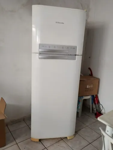 Geladeira (com vazamento no condensador)