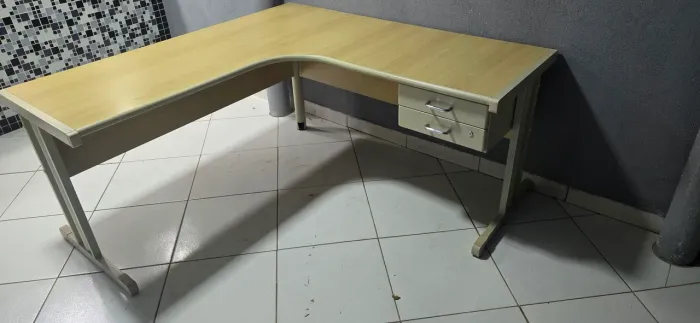 Mesa para escritório em MDF 1,60 x 1,60 mt