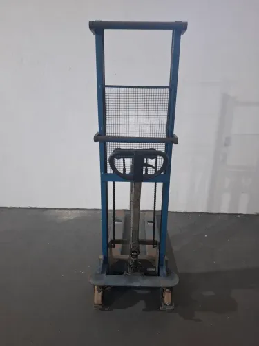 Empilhadeira manual