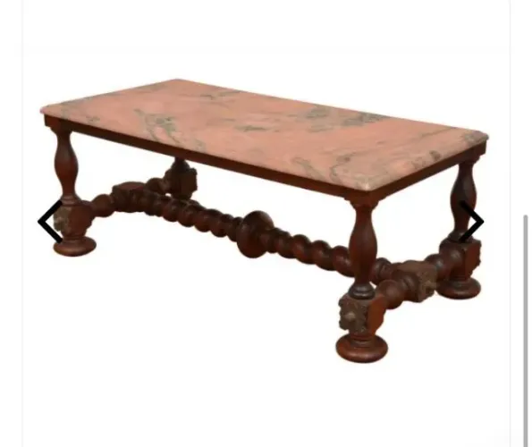 Mesa de centro com tampo de mármore