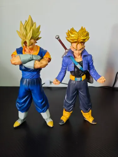02 Action figure Dragon Ball Z, Vegetto Super Saiyajin, Trunks Super Saiyajin.