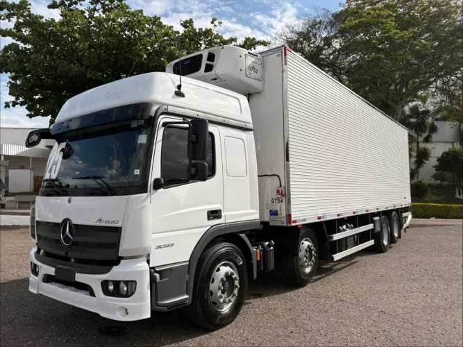 Mb Atego 3033 8x2 Ano 2025 Com Baú Refrigerado 18 Paletes