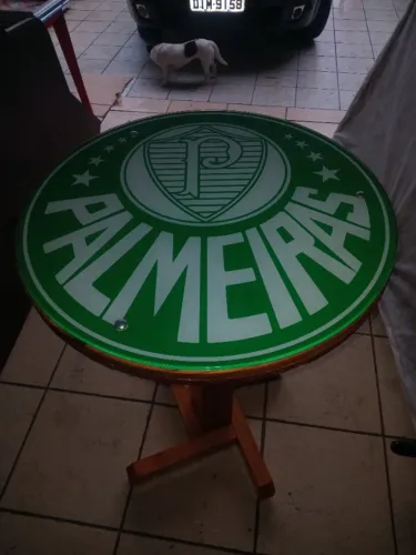 Mesa de madeira alta do Palmeiras
