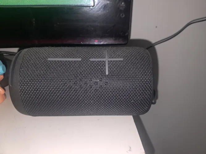Oi bom dia estou vendendo uma caixinha de som preciso pagar minha contas bom estado