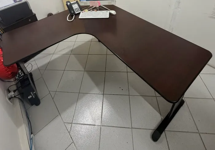 Mesa escritório Valor excelente!!!!!! Baixamos o valor 200,00